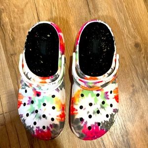 Tie dye fluffy crocs